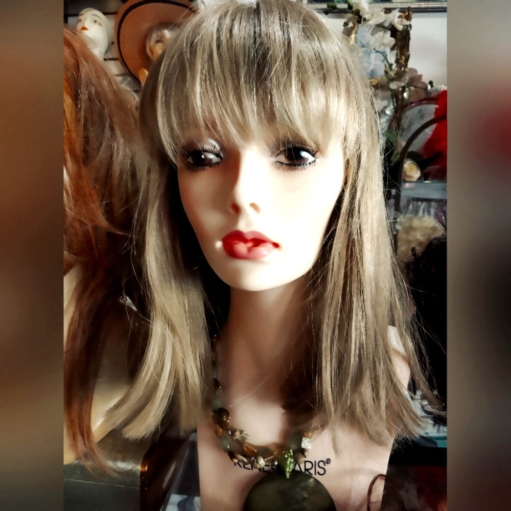 Golden Blonde Wigs with Face-Framing Bangs